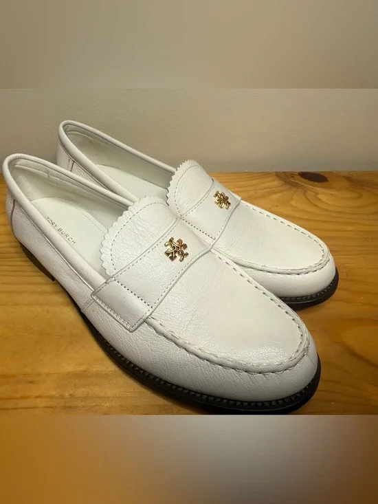 Tory Burch | Classic Slip On Double T Scalloped Leather Loafer in New Ivory 7.5 - Picture 10 of 13